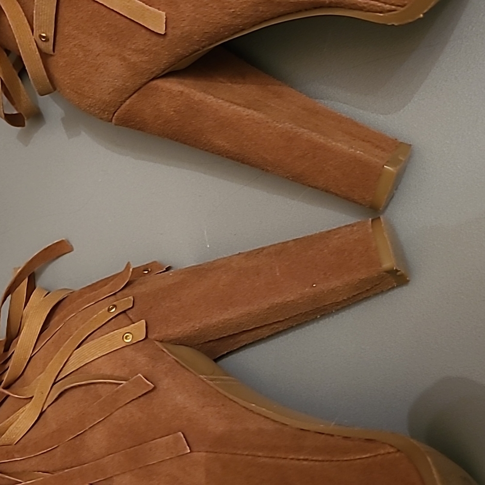 Heeled booties with fringe! - Picture 4 of 6